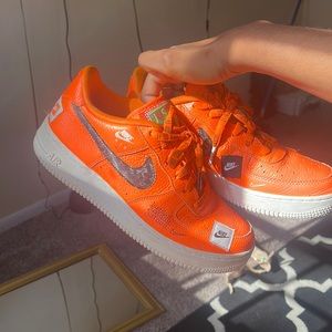 Nike orange shoes size 6 1/2 in grade school